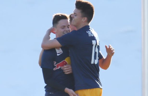SALZBURG,AUSTRIA,20.FEB.15 - SOCCER  - Sky Go Erste Liga, Regionalliga Bayern, FC Liefering vs FC Bayern Muenchen II, test match. Image shows the rejoicing of Martin Rasner and Mathias Honsak (Liefering). Photo: GEPA pictures/ Andreas Pranter - For editorial use only. Image is free of charge.