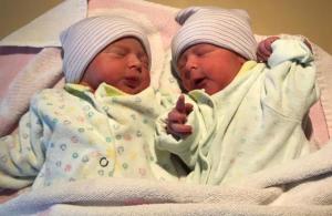 Kopie von braditwins1